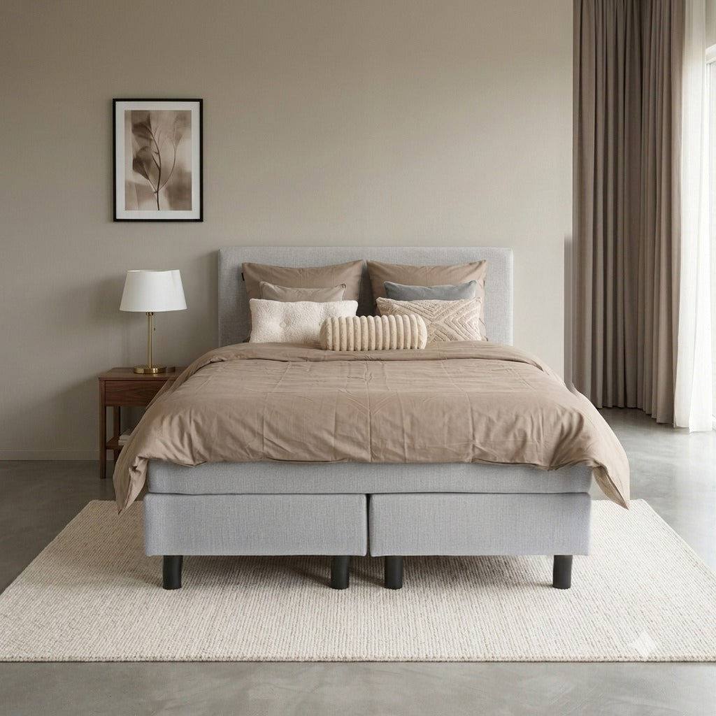 Spring Cloudy boxspring in grijs, vooraanzicht in de slaapkamer