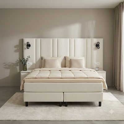 Premium boxspring met het dekbed teruggeslagen, de meegeleverde topper zichtbaar